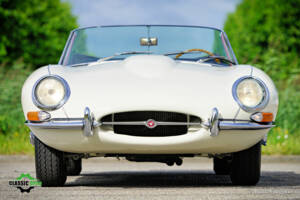 Image 2/65 de Jaguar E-Type 3.8 Flat Floor (1961)