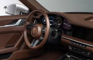 Image 18/31 de Porsche 911 Carrera 4 GTS (2024)