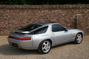 Image 24/50 of Porsche 928 GTS (1993)