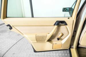 Image 36/50 of Mercedes-Benz 300 TD (1986)