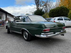 Afbeelding 4/46 van Mercedes-Benz 220 SE b (1961)