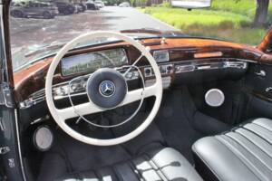 Immagine 9/17 di Mercedes-Benz 220 SE Cabriolet (1960)