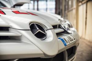Image 34/61 of Mercedes-Benz SLR McLaren (2004)