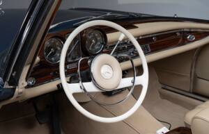 Bild 24/34 von Mercedes-Benz 250 SE (1966)