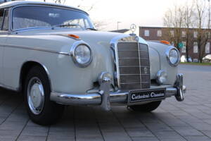 Image 2/41 of Mercedes-Benz 220 SE (1959)