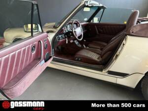 Image 13/15 of Porsche 911 Carrera 2 (1990)