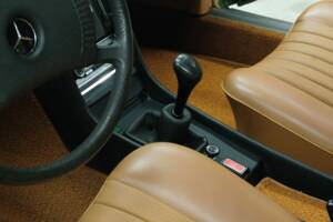 Image 38/50 de Mercedes-Benz 350 SE (1975)