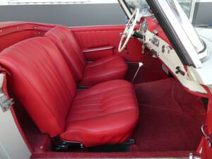 Image 13/27 of Mercedes-Benz 190 SL (1961)