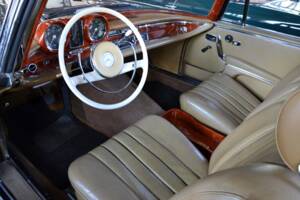 Image 10/17 of Mercedes-Benz 220 SE b (1964)