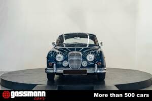 Image 2/15 of Daimler V8-250 (1969)