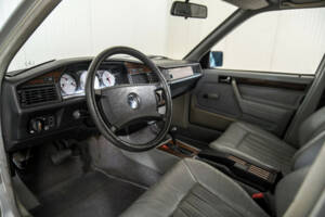 Image 11/50 of Mercedes-Benz 190 D (1984)