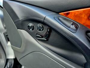 Image 29/39 of Mercedes-Benz SL 500 (2001)