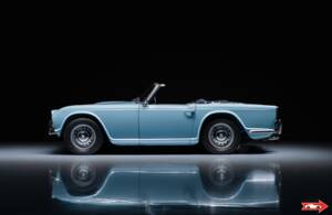 Image 2/33 of Triumph TR 4 (1962)