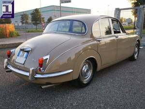 Image 11/64 of Daimler V8-250 (1969)