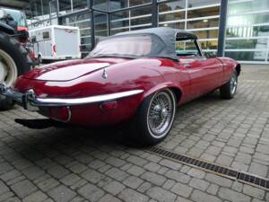 Image 4/15 de Jaguar Type E V12 (1972)