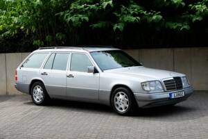 Imagen 7/75 de Mercedes-Benz E 280 T (1994)