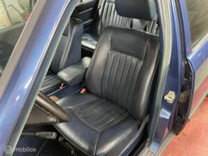 Bild 32/50 von Mercedes-Benz 300 E (1986)