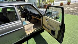 Image 44/71 of Mercedes-Benz 240 D (1980)