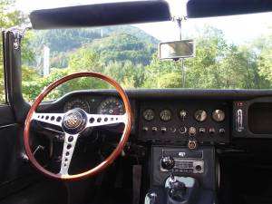 Image 6/37 of Jaguar E-Type 4.2 (1966)