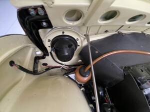 Image 26/39 of Triumph TR 250 (1967)