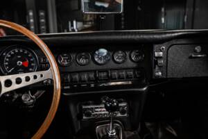 Image 14/53 de Jaguar E-Type (1970)