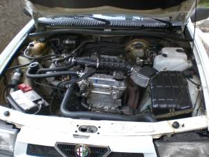Imagen 2/8 de Alfa Romeo 75 1.6 (1991)