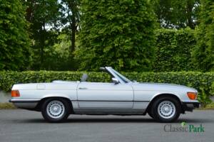 Image 18/50 de Mercedes-Benz 500 SL (1985)