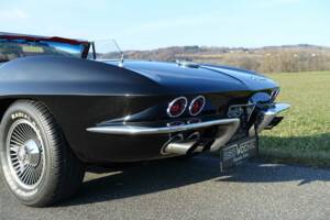 Immagine 10/35 di Chevrolet Corvette Sting Ray Convertible (1965)