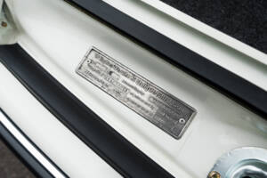 Image 32/78 of Porsche 911 2.0 E (1968)