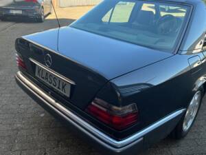 Imagen 35/64 de Mercedes-Benz E 500 (1993)