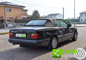 Imagen 5/10 de Mercedes-Benz 300 CE-24 (1993)