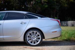 Bild 6/50 von Jaguar XJ 5.0 (2012)