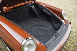 Image 28/37 de Porsche 911 Carrera 3.0 (1977)