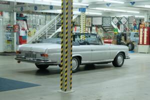 Image 11/50 of Mercedes-Benz 280 SE 3,5 (1970)