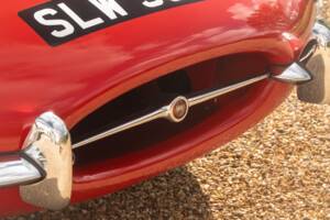 Image 36/50 de Jaguar E-Type (1967)