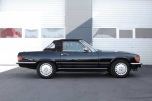 Image 21/23 of Mercedes-Benz 560 SL (1989)