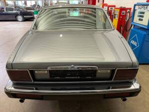 Image 17/19 of Jaguar XJ 40 4.0 (1993)