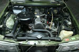 Bild 41/50 von Mercedes-Benz 300 D (1981)