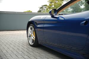 Image 44/50 of Ferrari California T (2015)