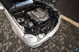 Image 25/84 of Mercedes-Benz E 55 AMG (2002)