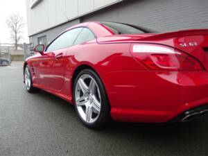 Image 32/99 of Mercedes-Benz SL 63 AMG (2012)