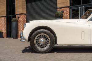 Image 21/58 of Jaguar XK 140 SE DHC (1955)