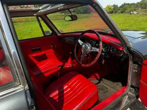Image 18/38 of MG MGB GT V8 (1974)
