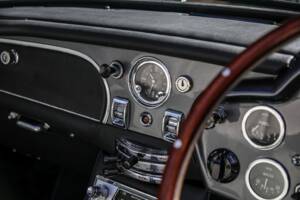 Image 18/30 de Aston Martin DB 6 Volante (1967)