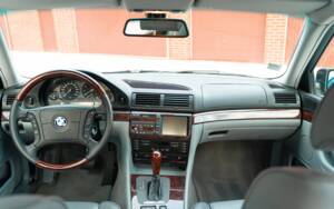 Image 34/55 of BMW 740i (1997)