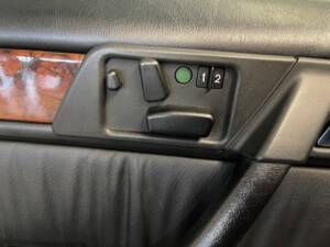 Image 13/19 de Mercedes-Benz 500 E (1992)