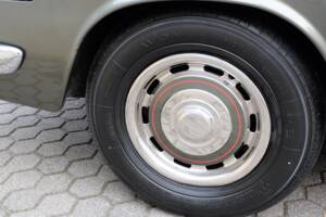 Image 24/48 of Bentley T 1 (1967)