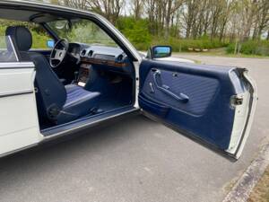 Image 38/49 of Mercedes-Benz 230 C (1980)