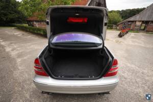 Image 54/72 of Mercedes-Benz E 55 AMG (2002)