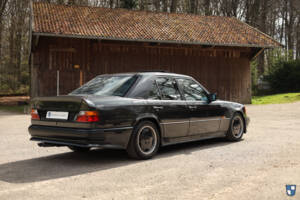 Image 7/98 of Mercedes-Benz 300 E-24 (1992)